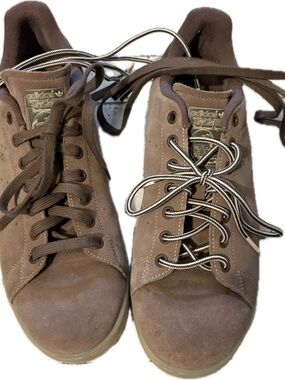 adidas Stan Smith Suede Sneakers. Taupe. Size 10.5.